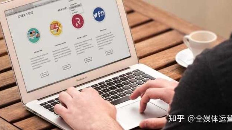 技术选型是软件定制开发过程中的关键环节。企业在选择技术栈时，应关注以下方面：